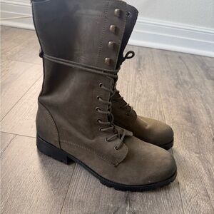 Steve Madden Lucia Olive Green Leather Combat Boots Size 10 / EU 40